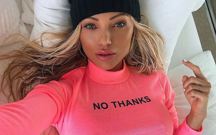 Abby Dowse in a pink t-shirt poses for a selfie.