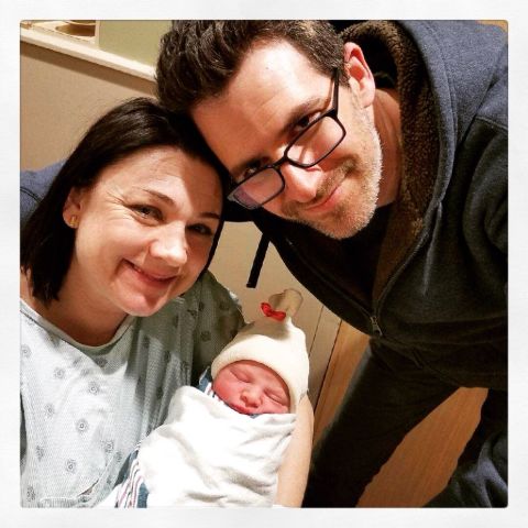 Tamara Keith  and her husband Ira Gordon pose with their newly born child.