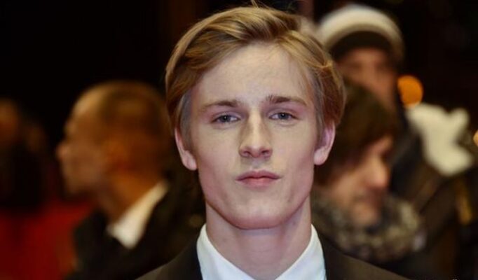 Louis Hofmann Net Worth, Career, Movies, TV Shows, Dating!