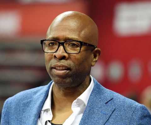 Kenny Smith enjoys a gigantic net worth of $20 million, as of 2020.