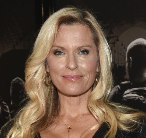 Brenda Epperson is renowned actress, singer, host, and writer who lives a lavish lifestyle.