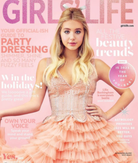  Lily Buckingham in the cover of a magazine. 