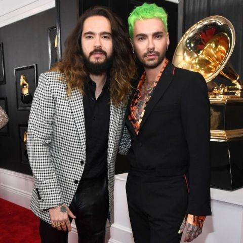 Tom Kaulitz and his brother in a award show.