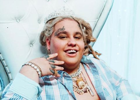 Fat Nick in her video shoot set and taking photographs.