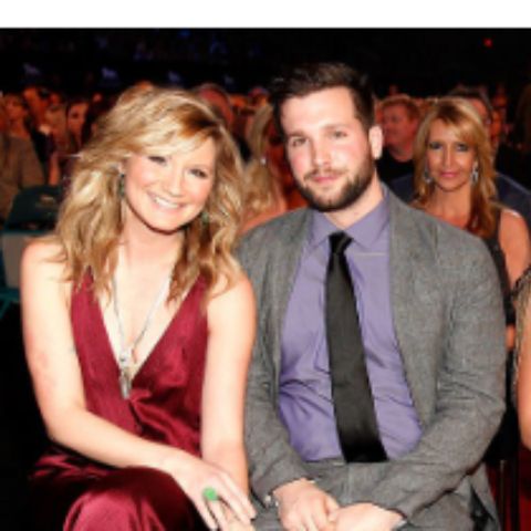 An American actress, Jennifer Nettles is currently married to Justin Miller